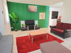 Χώρος καθιστικού στο Saradise Staycation +14 φωτογραφίες