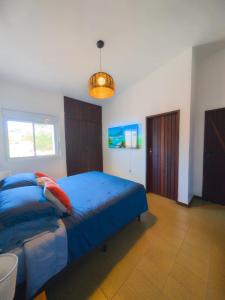 Ένα ή περισσότερα κρεβάτια σε δωμάτιο στο Suíte de Charme, Paz e Natureza a Passos do Mar em Ipioca