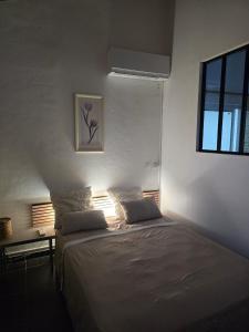 Ένα ή περισσότερα κρεβάτια σε δωμάτιο στο Charmante maison sérénité