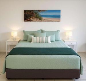 Ένα ή περισσότερα κρεβάτια σε δωμάτιο στο Paradise on Palmer Townsville City Studio in Townsville