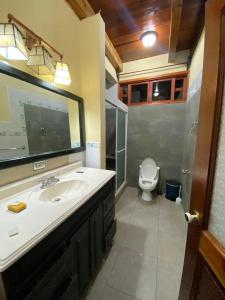 Ένα μπάνιο στο Chalet Campestre Lomas de Holanda