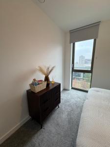 Postel nebo postele na pokoji v ubytování En-suite Cosy Double room in Docklands E16