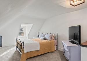 Ένα ή περισσότερα κρεβάτια σε δωμάτιο στο Downtown Lancaster 3BR Free Parking and Private Sauna +50 φωτογραφίες