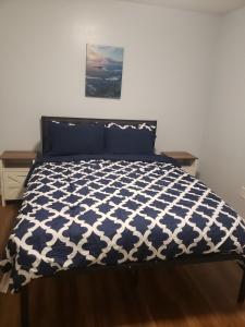 Ένα ή περισσότερα κρεβάτια σε δωμάτιο στο Discover the magic in every season! 2 bedroom condo, full kitchen