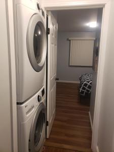 Φωτογραφία από το άλμπουμ του Discover the magic in every season! 2 bedroom condo, full kitchen σε Vernon Township +18 φωτογραφίες