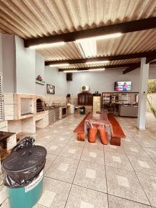 Et tv og/eller underholdning på Casa em Bertioga com piscina aquecida Sitio família ROCHA