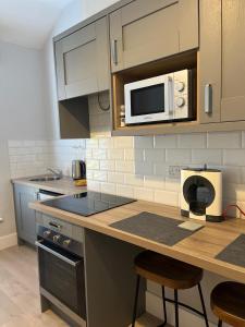 Η κουζίνα ή μικρή κουζίνα στο Lury's Studio Apartment