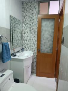 Bilik mandi di Minisuite, Piso 1