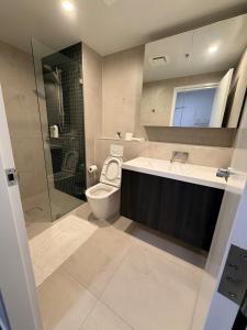 Ένα μπάνιο στο Belconnen Sky Luxe Apartment Free Parking +7 φωτογραφίες