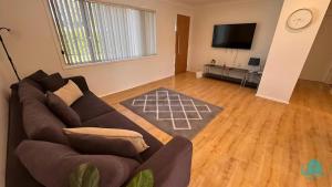 a living room with a couch and a flat screen tv at Casa Bella in Lakeside