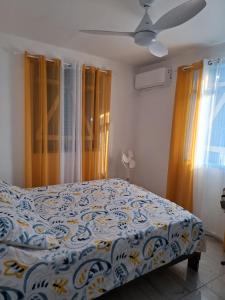 En eller flere senge i et værelse på Villa Creole971