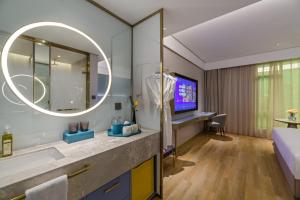 Ένα μπάνιο στο Shanghai Hongqiao Airport National Exhibition Center Manxin Hotel +34 φωτογραφίες