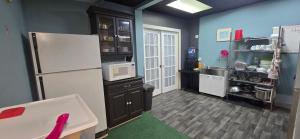 Η κουζίνα ή μικρή κουζίνα στο Charming Country Retreat with Scenic Views for 1 - 12 guests