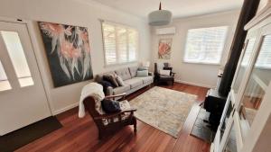 Χώρος καθιστικού στο River Cottage Retreat Jalbarragup