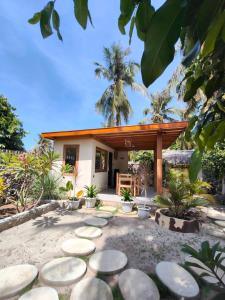 a small house with a lot of plants in front of it at SA Oeona Bungalow in Nembrala