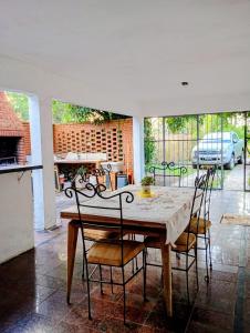 Posezení v ubytování Casa con pileta