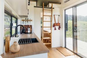 Η κουζίνα ή μικρή κουζίνα στο Aahana +7 φωτογραφίες