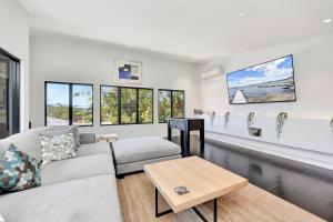 Et opholdsområde på Beachy Keen at Avoca with Private Magnesium Pool