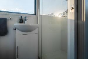 Ένα μπάνιο στο Tiny Isabella