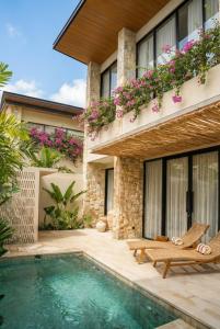 a villa with a swimming pool and a house at La Brava Bali I Private Luxury Villas in Bingin, Uluwatu in Uluwatu