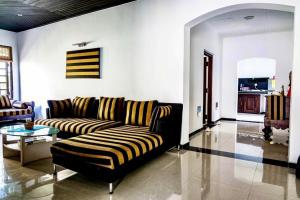 a living room with a couch and a table at Villa Kyda - 2 Min walk to the Beaches! in Tangalle