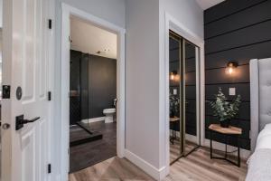 Ένα μπάνιο στο Symphony 8 by Outpost Whistler +32 φωτογραφίες