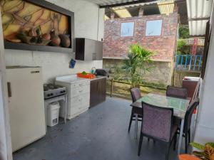 Η κουζίνα ή μικρή κουζίνα στο Finca Las Hamacas- La Posada del pensamiento