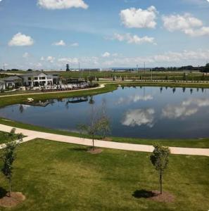 Výhled na řeku, která protéká v blízkosti apartmánu