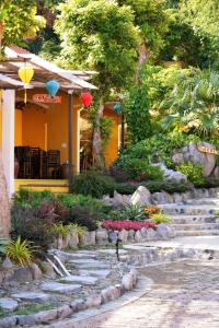 Κήπος έξω από το ANN GARDEN RETREAT by Secret Garden Cat Ba