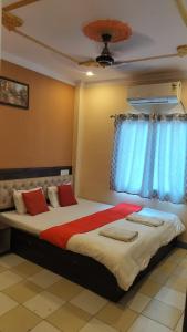 Ένα ή περισσότερα κρεβάτια σε δωμάτιο στο Bliss Guest House Assi Ghat +36 φωτογραφίες