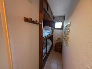 Кровать или кровати в номере Appartement 4 pers. face aux pistes avec balcon sud, proche ESF - FR-1-445-235