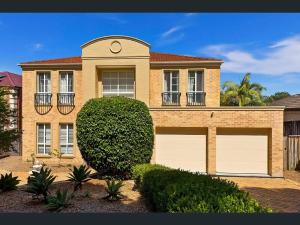 Το κτήριο όπου στεγάζεται  το διαμέρισμα