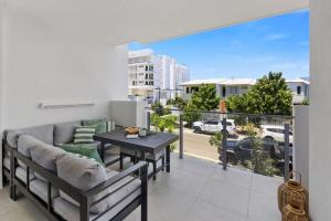 Μπαλκόνι ή βεράντα στο Azzure Beachside Bokarina Escape