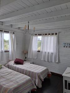 Giường trong phòng chung tại Cabaña en Punta Rubia beach, Rocha