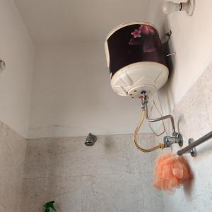 Ванная комната в 2bhk independent floor with a personal terrace