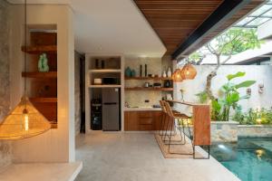 Η κουζίνα ή μικρή κουζίνα στο Danu Villas Bali