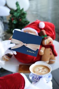 a person is holding a card in front of a santa hat at HUALUXE Sanya Yalong Bay Resort in Sanya
