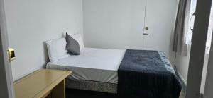 Ένα ή περισσότερα κρεβάτια σε δωμάτιο στο Baden Lodge Motel - PRIVATE SPA Bath