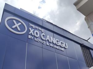 un cartello sul lato della concessionaria auto Aundai di XO Canggu adults only a Canggu