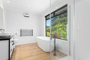 Fotografie z fotogalerie ubytování Hihi O Te Ra - Waterfront Waiotahe Holiday Home v destinaci Kutarere