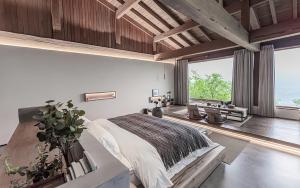 Ένα ή περισσότερα κρεβάτια σε δωμάτιο στο Zhangjiajie Peak Secret by the Garden-English Service-Free pick up-Vista Sanctum +158 φωτογραφίες