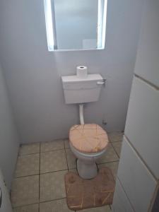 Phòng tắm tại White house apartment +11 ảnh