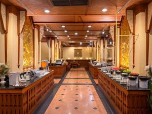 En restaurant eller et andet spisested på Golden Beach Hotel Pattaya