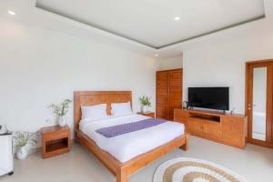 Un televizor și/sau centru de divertisment la Sari Sky Bali