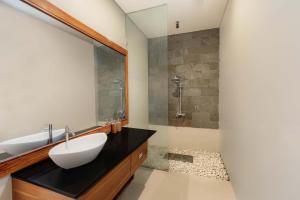 O baie la Sari Sky Bali +30 fotografii