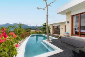 Piscina de la sau aproape de Sari Sky Bali