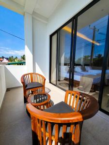 a balcony with chairs and a table on a balcony at Lavinia Beach Hotel Ambalangoda in Ambalangoda +62 photos