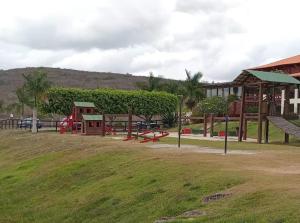 a park with a playground and a building at Flat Paz & Relax Monte Castelo 1809 in Sairé