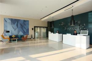 Ο χώρος του λόμπι ή της ρεσεψιόν στο Echarm Hotel Chengdu Pidu Comprehensive Bonded Zone BOE