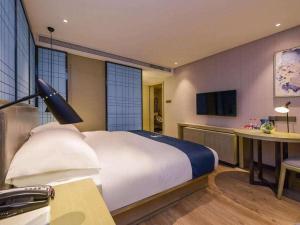 TV a/nebo společenská místnost v ubytování Echarm Hotel Anshun High-speed Railway Station Jichang Road